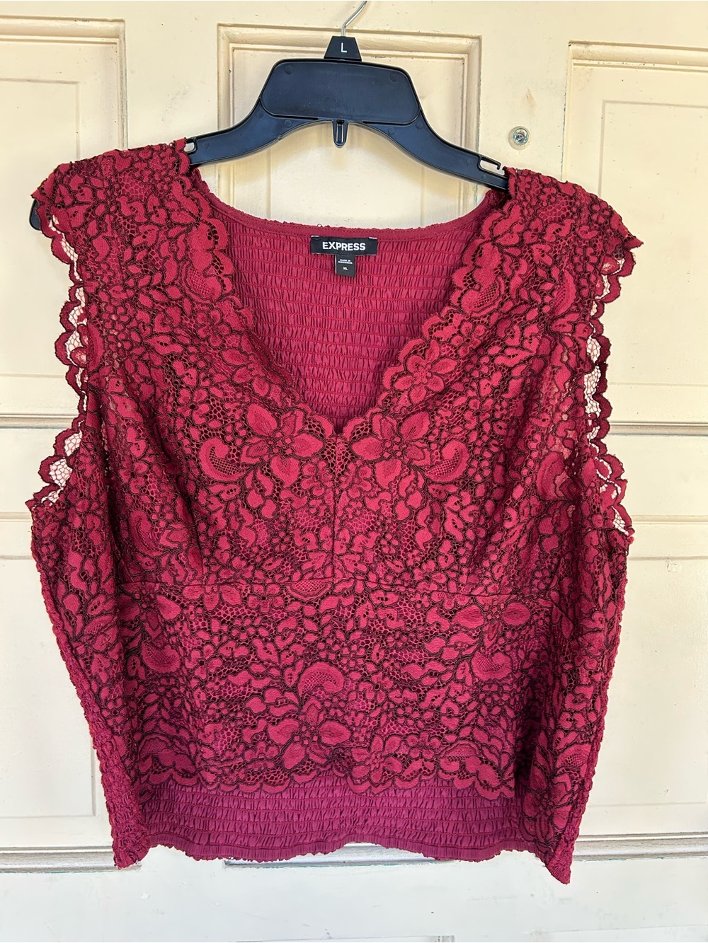 Express Burgundy Lace V-Neck Camisole🚨 - Picture 2 of 3